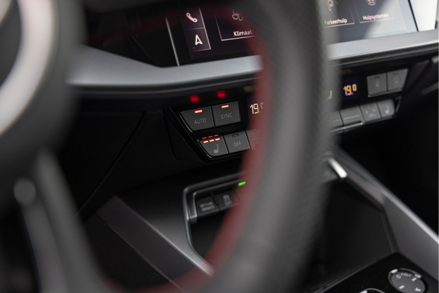 Audi A3 Sportback 45 TFSI e S edition Competition Pano S-stoelen Ambiente ACC