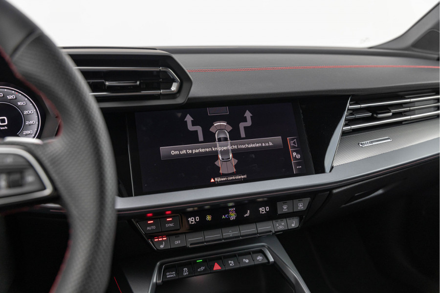 Audi A3 Sportback 45 TFSI e S edition Competition Pano S-stoelen Ambiente ACC