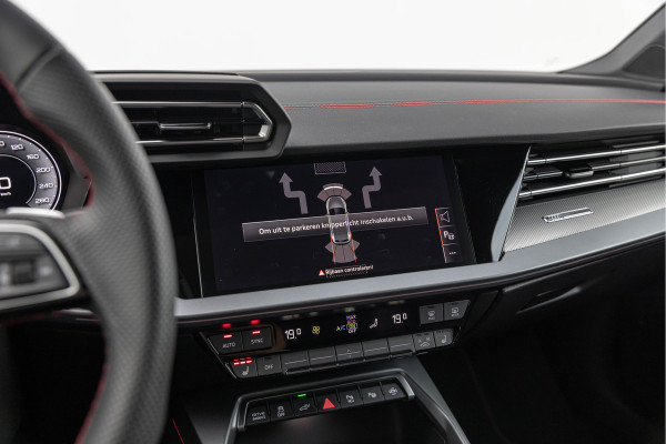 Audi A3 Sportback 45 TFSI e S edition Competition Pano S-stoelen Ambiente ACC