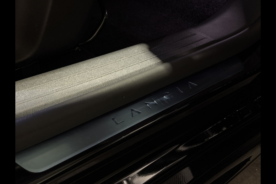 Lancia Ypsilon LX 51 kWh | Keyless | Velours bekleding | Stoelen verwarmd | Elektr. stoelen