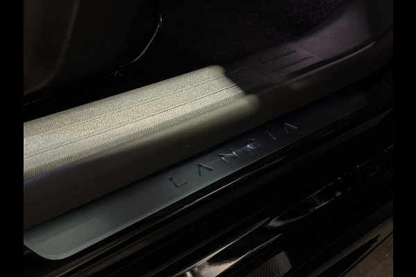 Lancia Ypsilon LX 51 kWh | Keyless | Velours bekleding | Stoelen verwarmd | Elektr. stoelen