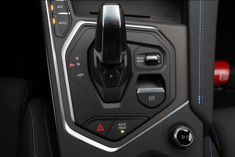Lynk & Co 01 1.5 261PK Plug-in Hybrid | Origineel NL | Zwarte/Hemel 360° Camera Pano/dak Apple/Carplay Adaptive/Cruise
