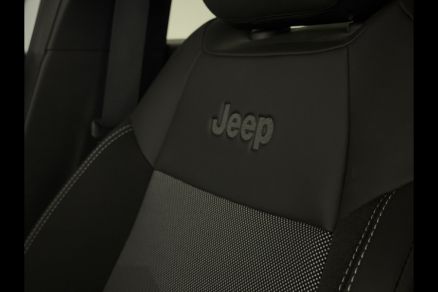Jeep Avenger Altitude 54 kWh | Warmtepomp | Keyless | Stoelen verwarmd | LED