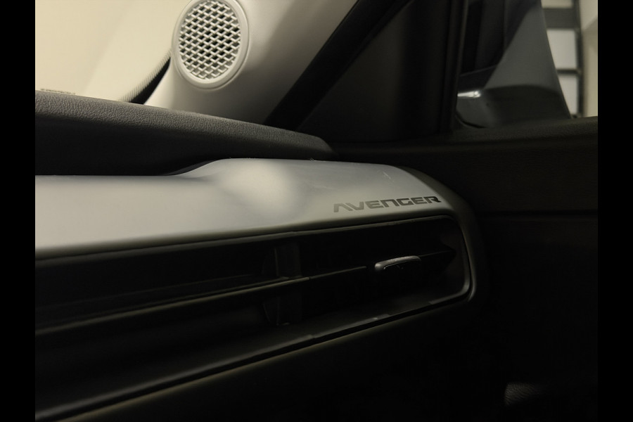Jeep Avenger Altitude 54 kWh | Warmtepomp | Keyless | Stoelen verwarmd | LED