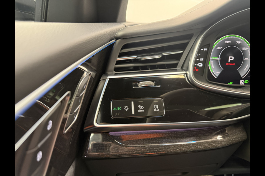 Audi Q8 60 TFSI e quattro Pro Line S Competition ACC Panoramadak 4 Wiel besturing
