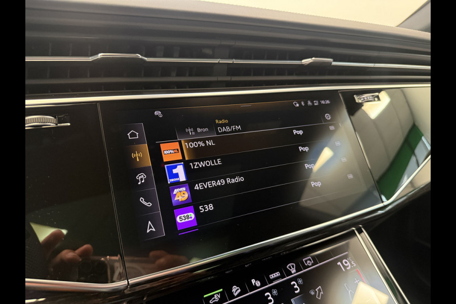 Audi Q8 60 TFSI e quattro Pro Line S Competition ACC Panoramadak 4 Wiel besturing