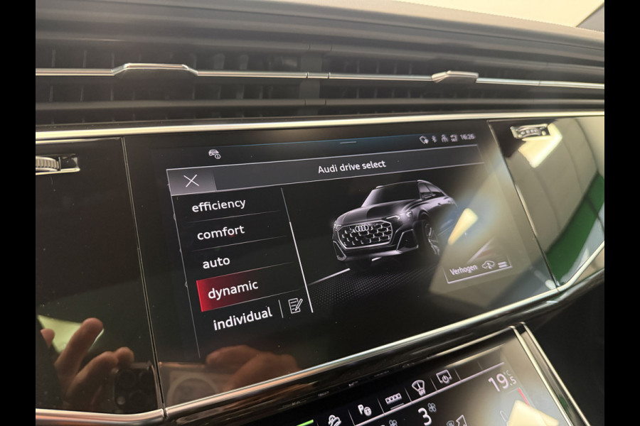 Audi Q8 60 TFSI e quattro Pro Line S Competition ACC Panoramadak 4 Wiel besturing