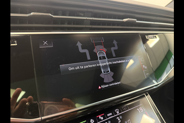 Audi Q8 60 TFSI e quattro Pro Line S Competition ACC Panoramadak 4 Wiel besturing