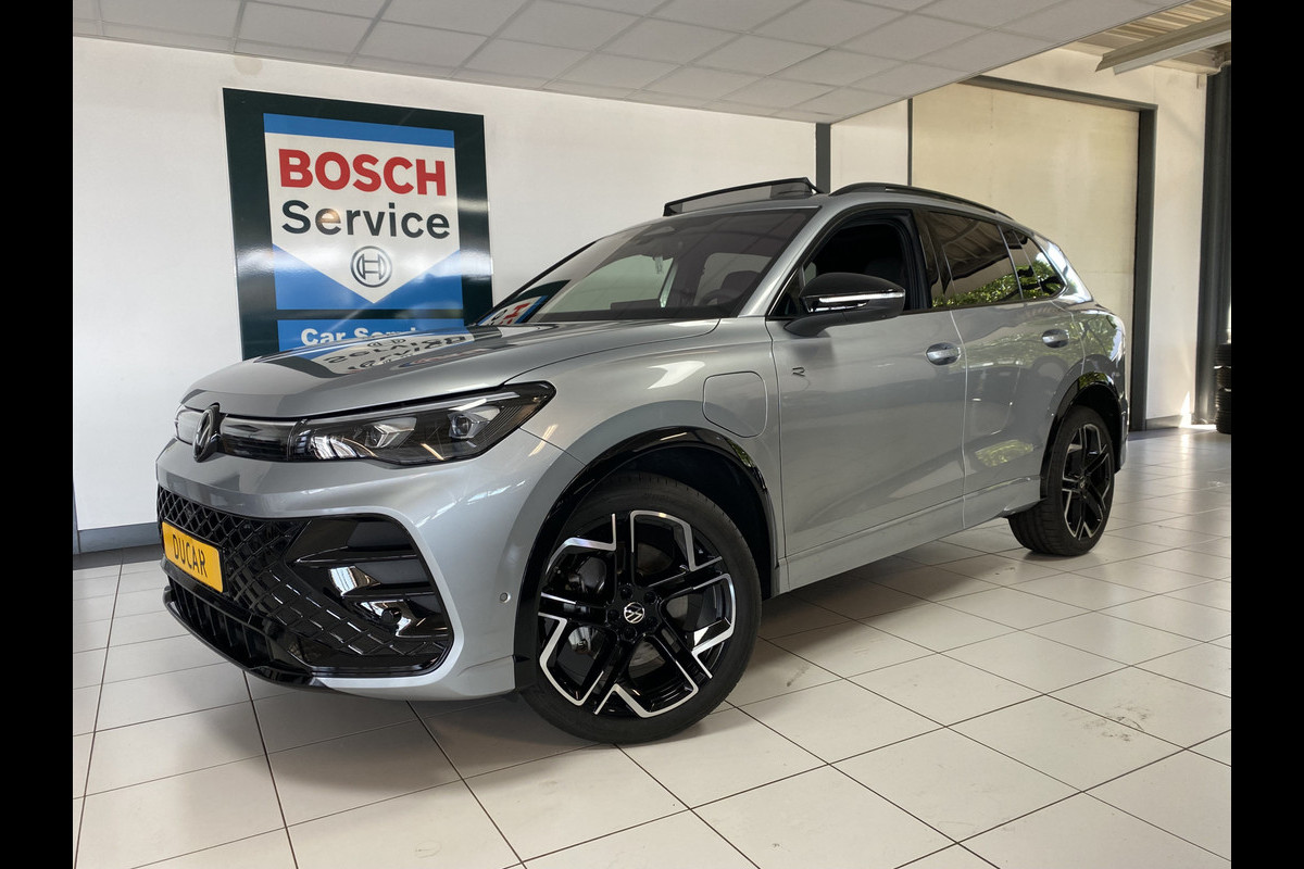 Volkswagen Tiguan 1.5 eHybrid R-Line Edition 272 PK Black-Style Panoramadak / Headup / Dynamic Light / harman-kardon / Trekhaak/ Leer / Massage stoelen