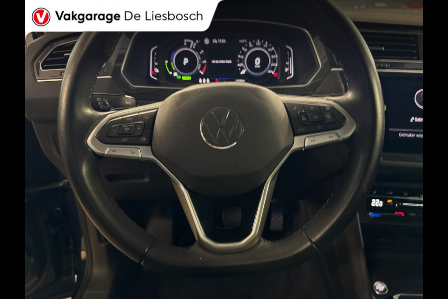 Volkswagen Tiguan 1.4 TSI eHybridbBusiness+ / navi / camera / carplay / stoelverw. / IQ light