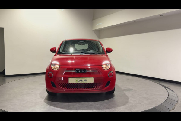 Fiat 500 3+1 42 kWh | Apple CarPlay - Android Auto | Stoelen verwarmd | Dodehoek detectie