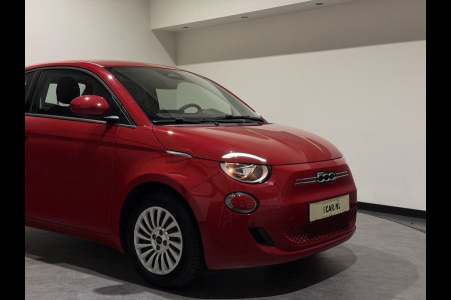 Fiat 500 3+1 42 kWh | Apple CarPlay - Android Auto | Stoelen verwarmd | Dodehoek detectie
