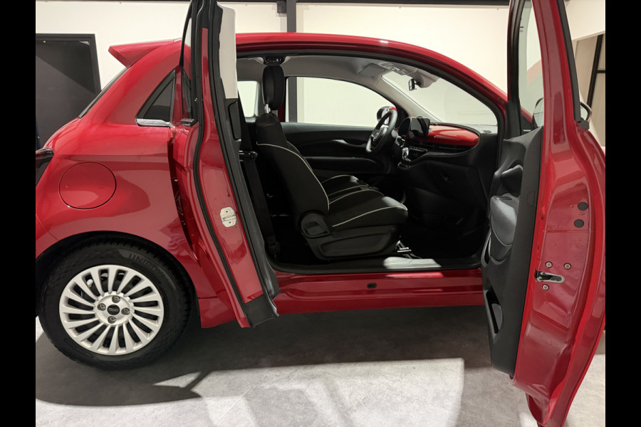 Fiat 500 3+1 42 kWh | Apple CarPlay - Android Auto | Stoelen verwarmd | Dodehoek detectie