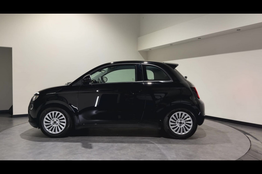 Fiat 500 3+1 42 kWh | Apple CarPlay - Android Auto | Stoelen verwarmd | Dodehoek detectie