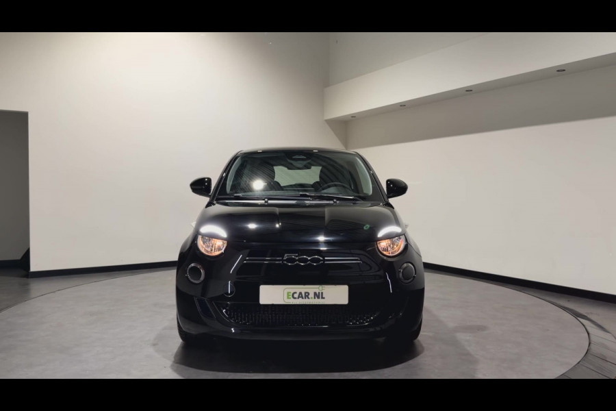 Fiat 500 3+1 42 kWh | Apple CarPlay - Android Auto | Stoelen verwarmd | Dodehoek detectie
