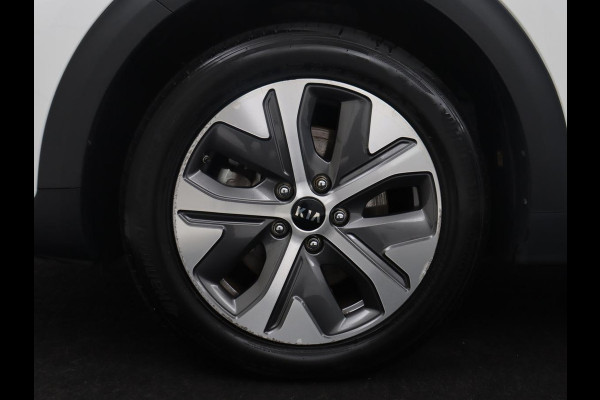 Kia e-Niro ComfortLine 64 kWh | SOH 95.9% | Adaptive cruise | Half Leder | Carplay | Climate control | Camera | Navigatie | Park assist