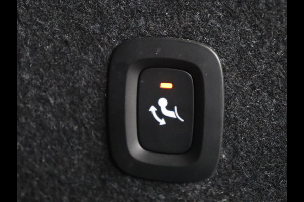 Volvo XC40 1.5 T4 Plug-in hybrid Ultimate Dark | SOH 87,6% | Panoramadak | Trekhaak | Leder | Stuur/stoel verwarming | Harman/kardon | Adaptive cruise | Camera |
