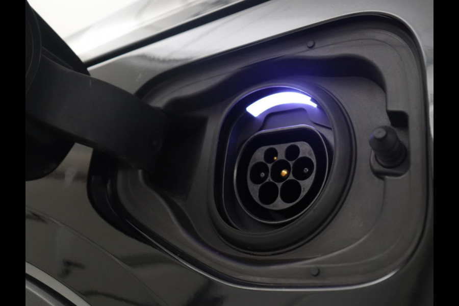 Volvo XC40 1.5 T4 Plug-in hybrid Ultimate Dark | SOH 87,6% | Panoramadak | Trekhaak | Leder | Stuur/stoel verwarming | Harman/kardon | Adaptive cruise | Camera |