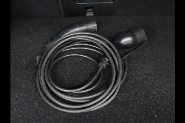 Volvo XC40 1.5 T4 Plug-in hybrid Ultimate Dark | SOH 87,6% | Panoramadak | Trekhaak | Leder | Stuur/stoel verwarming | Harman/kardon | Adaptive cruise | Camera |