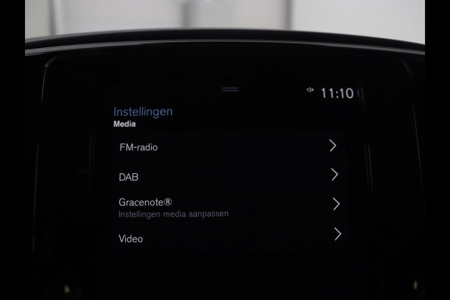 Volvo XC40 1.5 T4 Plug-in hybrid Ultimate Dark | SOH 87,6% | Panoramadak | Trekhaak | Leder | Stuur/stoel verwarming | Harman/kardon | Adaptive cruise | Camera |