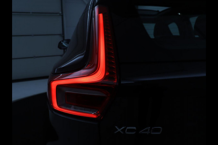 Volvo XC40 1.5 T4 Plug-in hybrid Ultimate Dark | SOH 87,6% | Panoramadak | Trekhaak | Leder | Stuur/stoel verwarming | Harman/kardon | Adaptive cruise | Camera |