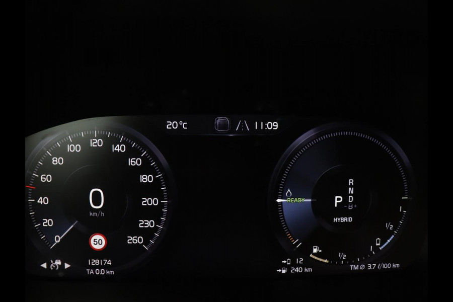 Volvo XC40 1.5 T4 Plug-in hybrid Ultimate Dark | SOH 87,6% | Panoramadak | Trekhaak | Leder | Stuur/stoel verwarming | Harman/kardon | Adaptive cruise | Camera |