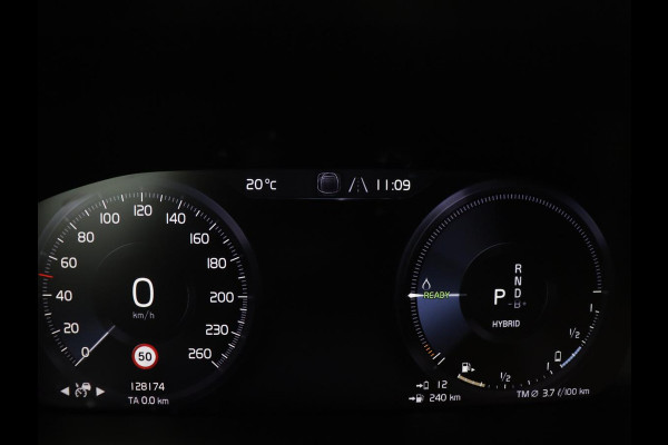 Volvo XC40 1.5 T4 Plug-in hybrid Ultimate Dark | SOH 87,6% | Panoramadak | Trekhaak | Leder | Stuur/stoel verwarming | Harman/kardon | Adaptive cruise | Camera |