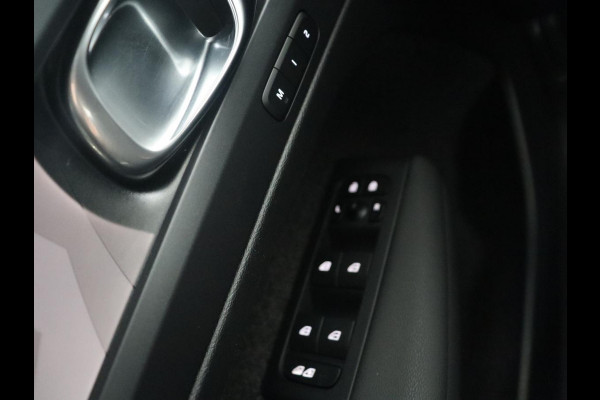 Volvo XC40 1.5 T4 Plug-in hybrid Ultimate Dark | SOH 87,6% | Panoramadak | Trekhaak | Leder | Stuur/stoel verwarming | Harman/kardon | Adaptive cruise | Camera |