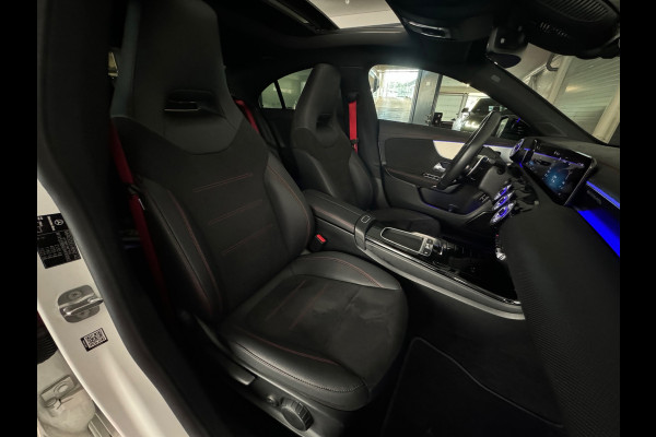 Mercedes-Benz CLA-Klasse AMG 35 4MATIC Pano|Keyless|Dodehoek|Sfeer|Camera
