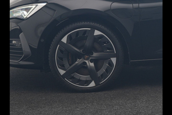 CUPRA Leon Sportstourer 1.4 e-Hybrid VZ PHEV 245pk Dealer O.H | Trekhaak Af Fabriek | Camera | Sfeerverlichting | Sportstoelen & Stuur Verwarmd | Apple Carplay | Keyless | Virtual | Navigatie | DAB | 19"L.M | Cruise Control | Plug In Hybrid |
