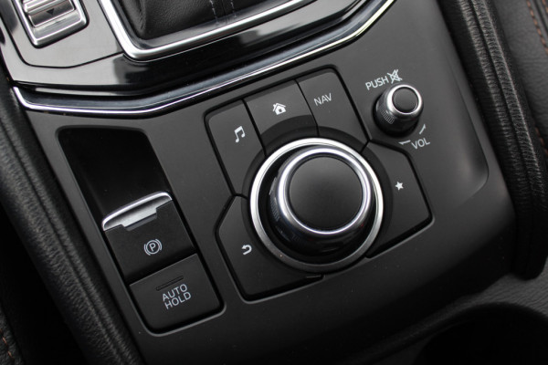 Mazda CX-5 2.0 SkyActiv-G 165 Luxury / Trekhaak / 360Camera / Head-up / Leder / Bose / Keyless / 19'' / Dodehoek / Navigatie / DAB / Stoelventilatie+Verwarming / Cruise Control