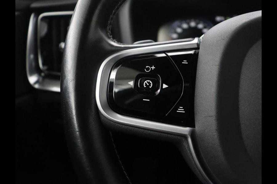 Volvo V60 2.0 T5 R-Design | Trekhaak | Navigatie | Apple carplay | LED | Stuurwielverwarming |
