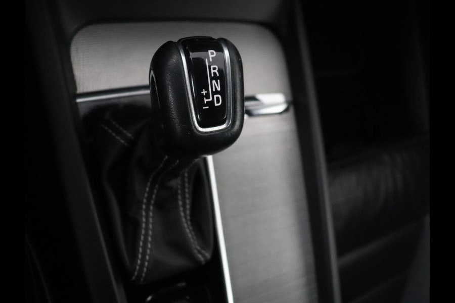 Volvo V60 2.0 T5 R-Design | Trekhaak | Navigatie | Apple carplay | LED | Stuurwielverwarming |