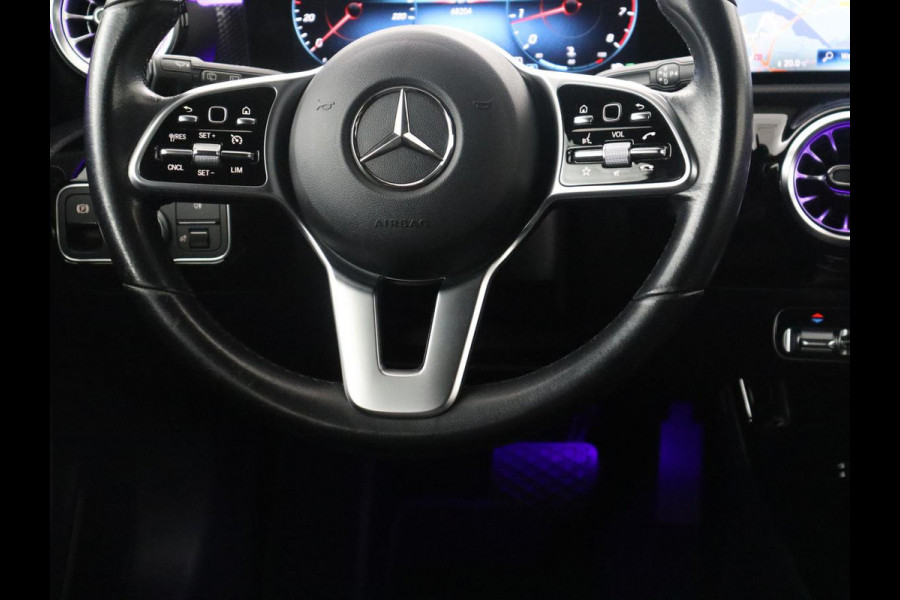 Mercedes-Benz A-Klasse 200 Luxury Line | Pano.Dak | Sfeerverlichting | Navigatie | Camera |