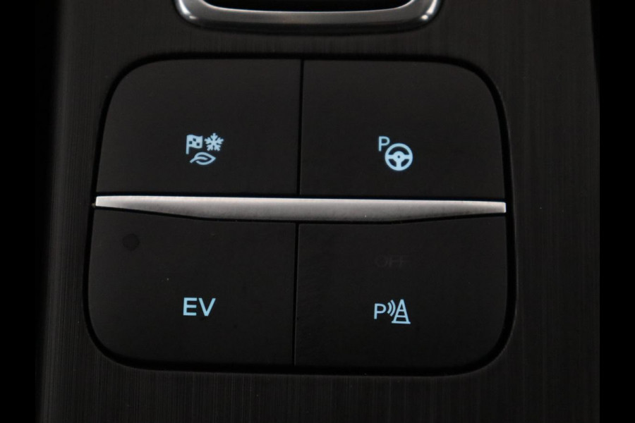 Ford Kuga 2.5 PHEV Titanium | SOH 97,4% | Camera | Trekhaak | Pano.Dak | Dodehoek ASS. | Navigatie |