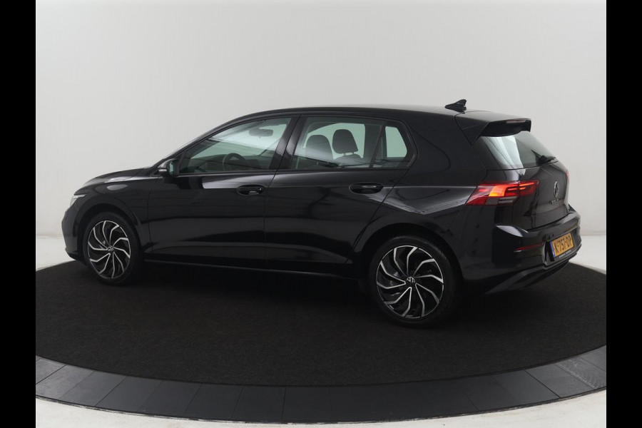 Volkswagen Golf 1.0 eTSI Life | Automaat | Navigatie | Trekhaak | Adapt. Cruise | LED |
