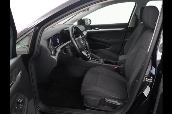 Volkswagen Golf 1.0 eTSI Life | Automaat | Navigatie | Trekhaak | Adapt. Cruise | LED |