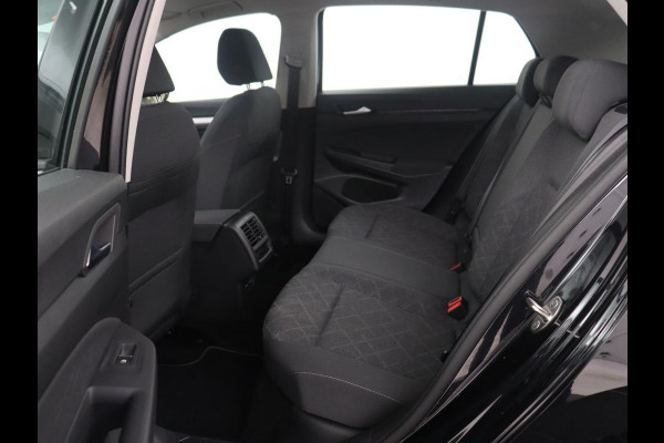 Volkswagen Golf 1.0 eTSI Life | Automaat | Navigatie | Trekhaak | Adapt. Cruise | LED |