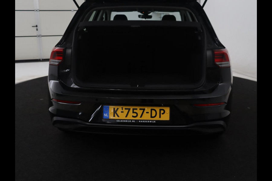 Volkswagen Golf 1.0 eTSI Life | Automaat | Navigatie | Trekhaak | Adapt. Cruise | LED |