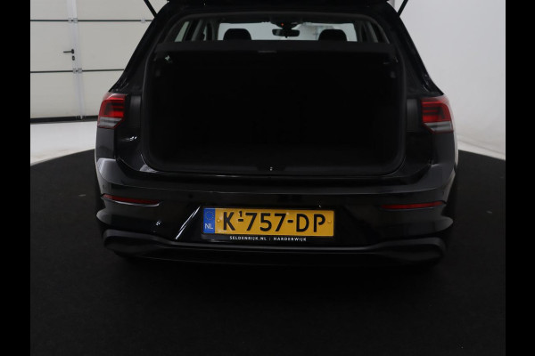 Volkswagen Golf 1.0 eTSI Life | Automaat | Navigatie | Trekhaak | Adapt. Cruise | LED |