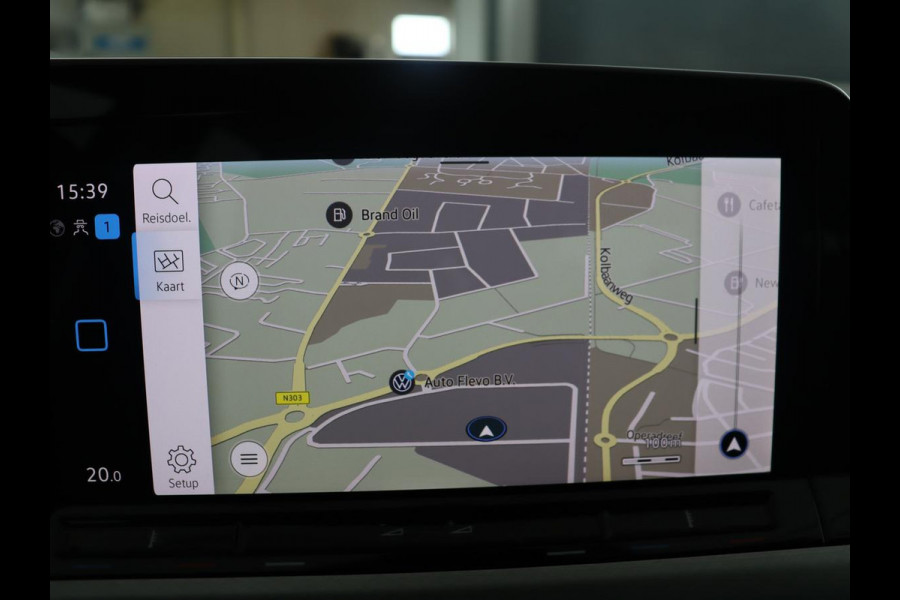 Volkswagen Golf 1.0 eTSI Life | Automaat | Navigatie | Trekhaak | Adapt. Cruise | LED |