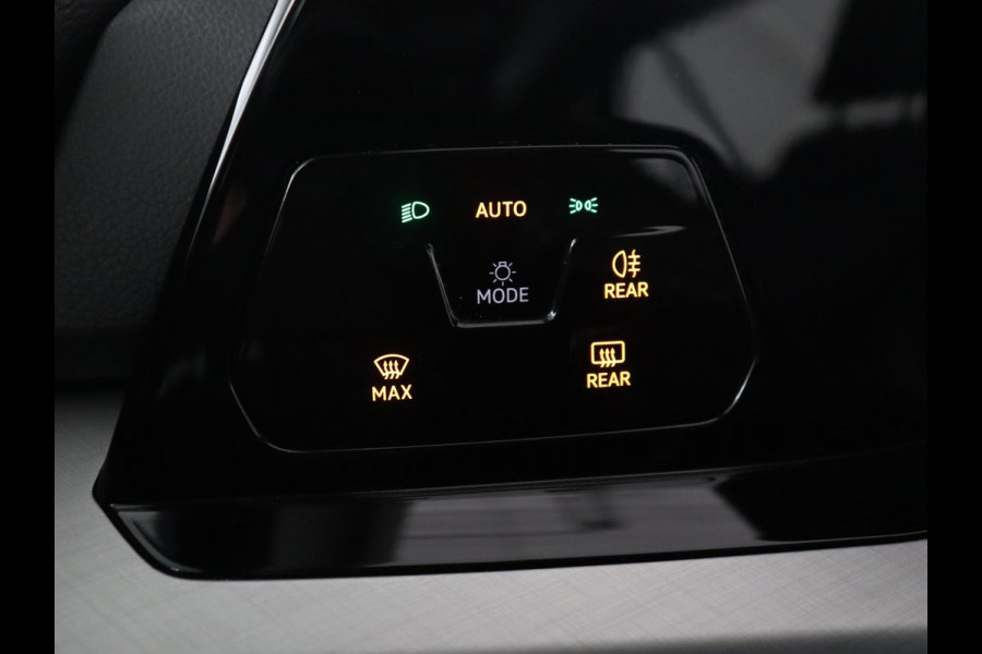 Volkswagen Golf 1.0 eTSI Life | Automaat | Navigatie | Trekhaak | Adapt. Cruise | LED |