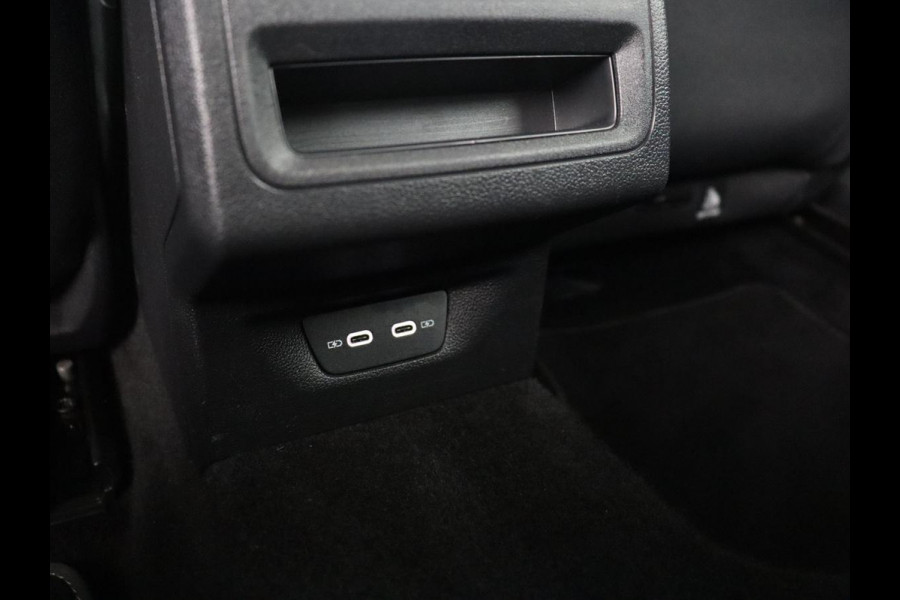 Volkswagen Golf 1.0 eTSI Life | Automaat | Navigatie | Trekhaak | Adapt. Cruise | LED |