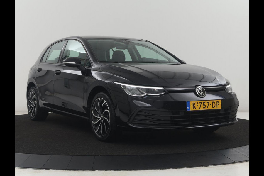 Volkswagen Golf 1.0 eTSI Life | Automaat | Navigatie | Trekhaak | Adapt. Cruise | LED |
