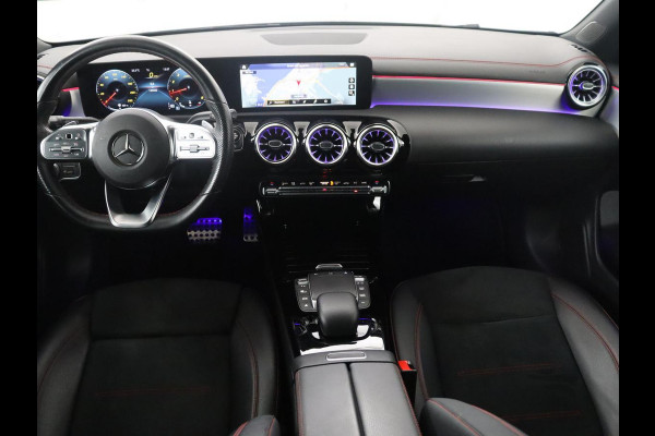 Mercedes-Benz CLA-Klasse Shooting Brake 180 Business Solution AMG | Pano. Dak | Trekhaak | LED | Sfeerverlichting | Stoelverwarming | Camera |