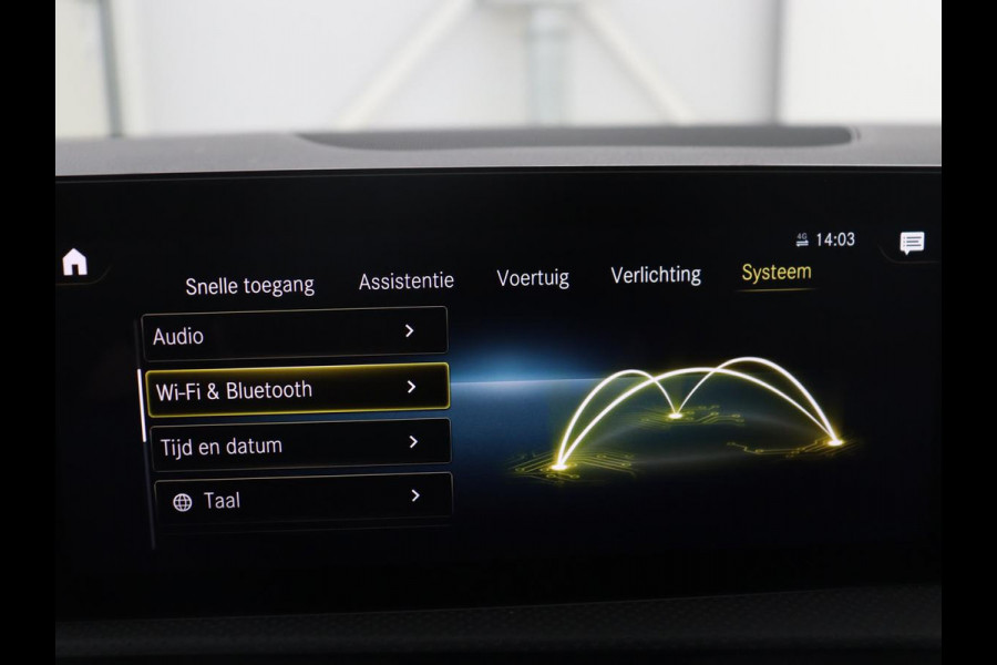 Mercedes-Benz CLA-Klasse Shooting Brake 180 Business Solution AMG | Pano. Dak | Trekhaak | LED | Sfeerverlichting | Stoelverwarming | Camera |