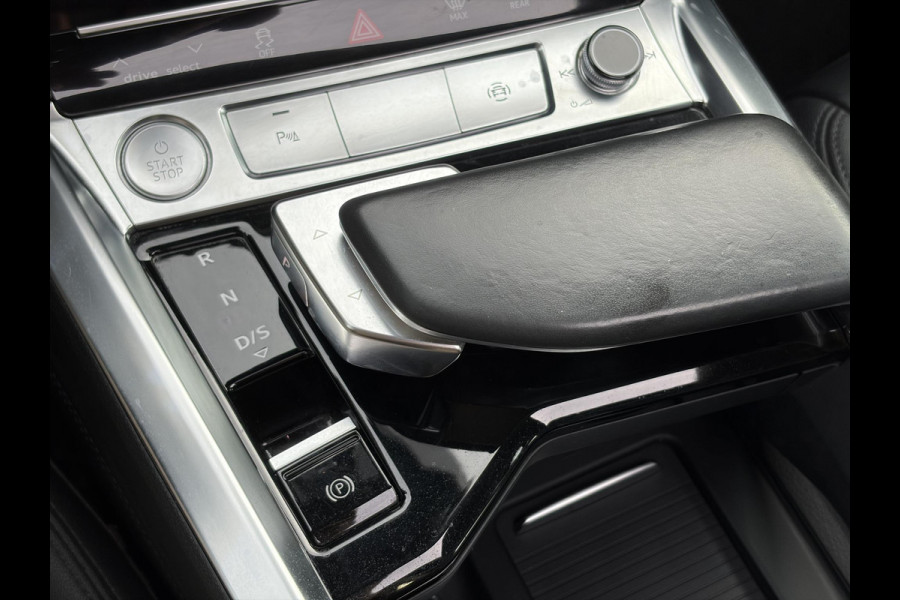Audi e-tron e-tron 50 quattro Launch edition plus 71 kWh ✓SOH 87.83%✓Pano✓Stolverw✓Keyless✓Leder✓Virtual Cockpit✓Carplay✓Navi✓Clima✓Cruise✓Pdc V+A✓Rijstrooksensor✓19" Lm velgen✓Bj 12-2019✓N.A.P✓Apk tot 10-2027