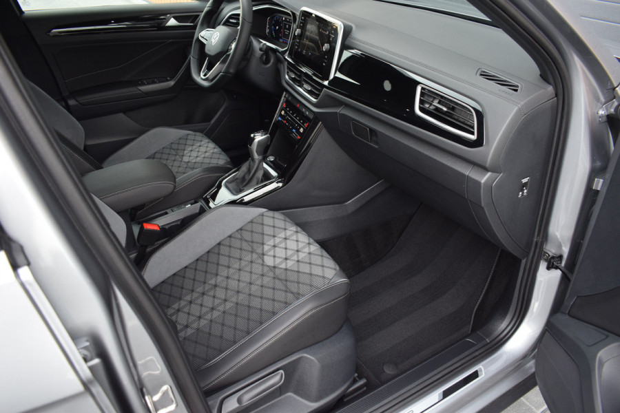 Volkswagen T-Roc 1.5 TSI 150pk DSG R-Line | Panoramadak | Camera | Trekhaak