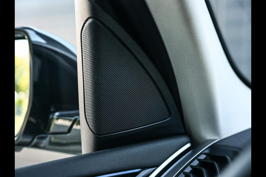 BMW X3 xDrive30e High Executive | Camera | Active Cruise | Memory Seat | Stoel + Stuurverwarming | Ambiance Interieur | BMW Gesture Control | Trekhaak | Apple Carplay |