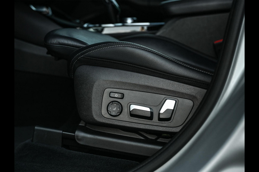 BMW X3 xDrive30e High Executive | Camera | Active Cruise | Memory Seat | Stoel + Stuurverwarming | Ambiance Interieur | BMW Gesture Control | Trekhaak | Apple Carplay |